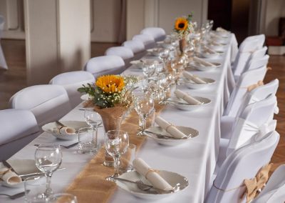 Svadobný slávnostný stôl