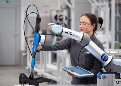 Spolupráca kolaboratívneho robota s človekom